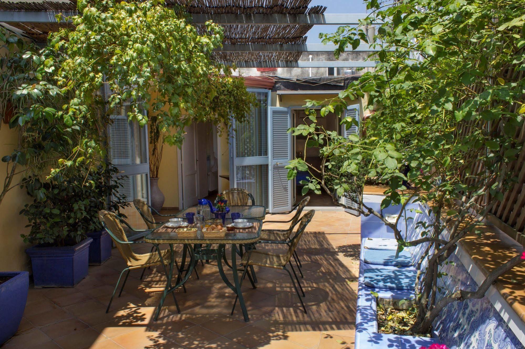 Dimora Dei Giganti Acomodação com café da manhã Nápoles Exterior foto